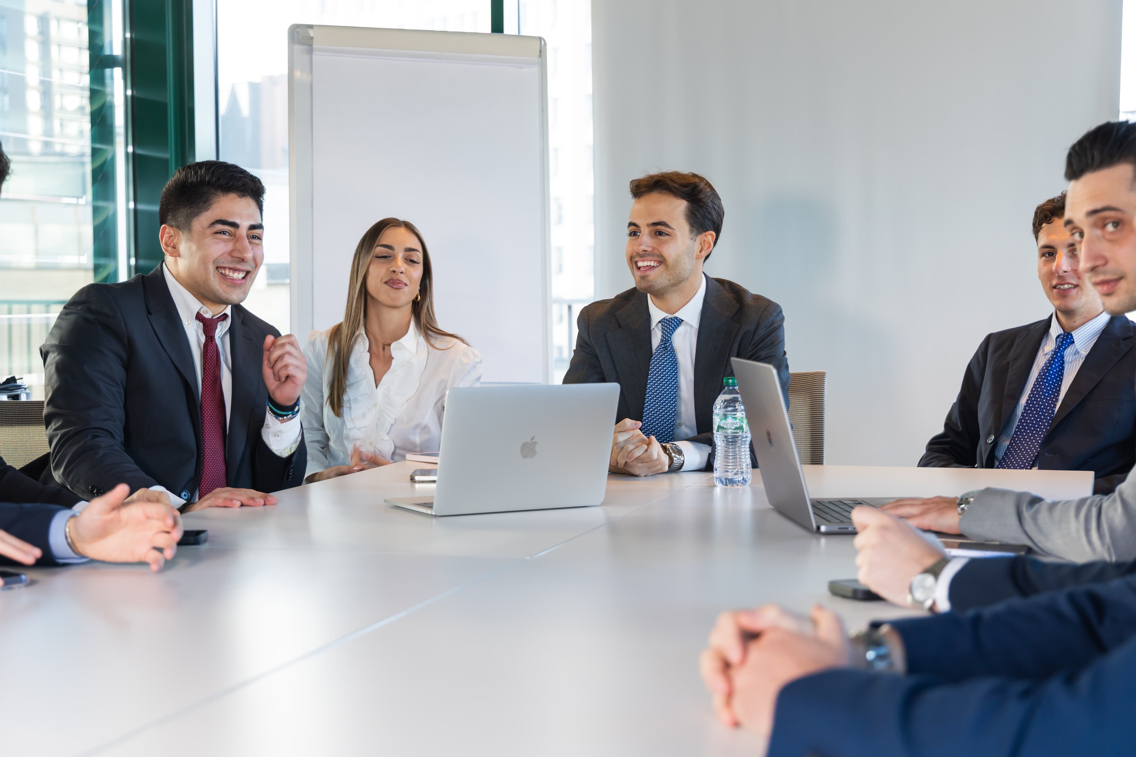 Una riunione di lavoro nell'ufficio di Dedalo Consulting